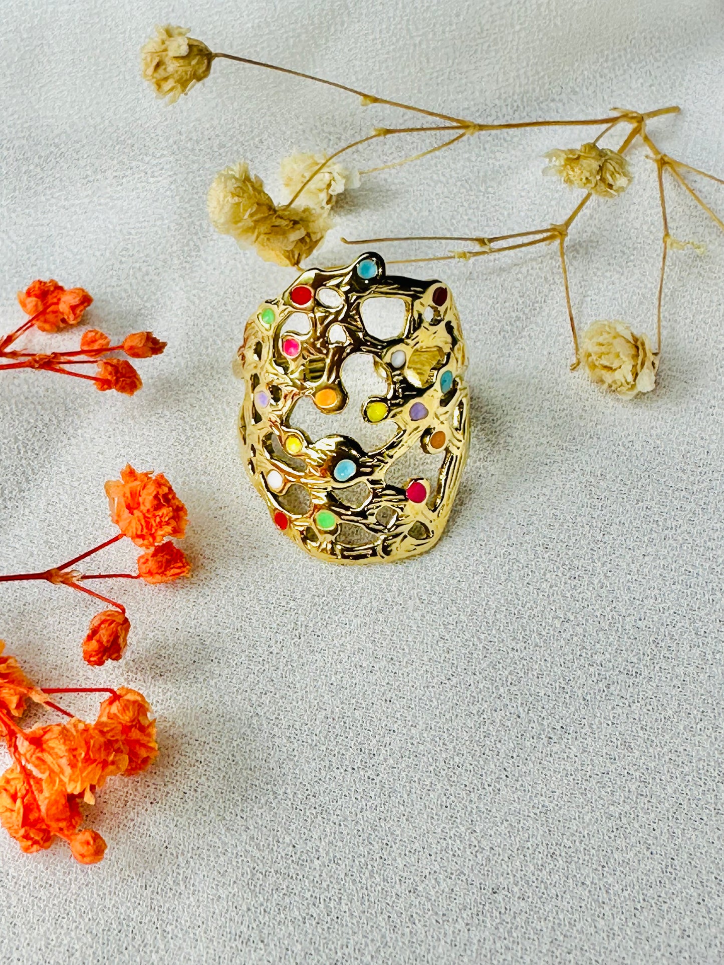 BOHEMIA verstellbarer Ring aus goldenem Edelstahl für Damen – Goldring mit farbigem Harz – Geschenkidee – Boho-Schmuck für Damen.