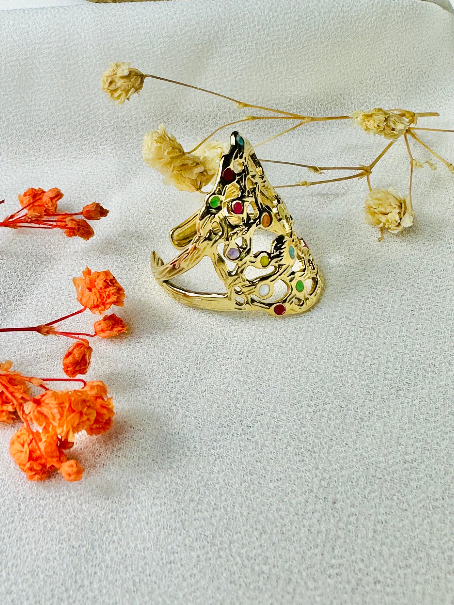 BOHEMIA verstellbarer Ring aus goldenem Edelstahl für Damen – Goldring mit farbigem Harz – Geschenkidee – Boho-Schmuck für Damen.