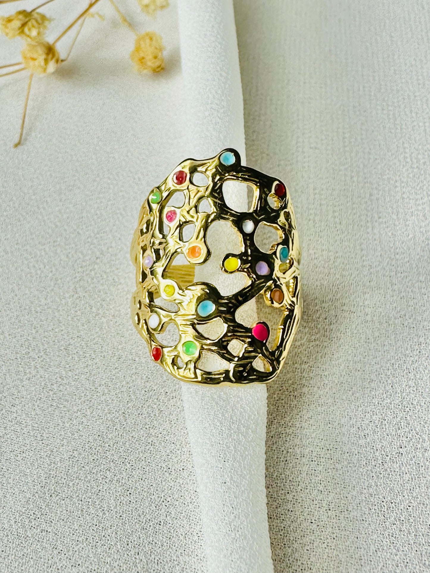 BOHEMIA verstellbarer Ring aus goldenem Edelstahl für Damen – Goldring mit farbigem Harz – Geschenkidee – Boho-Schmuck für Damen.