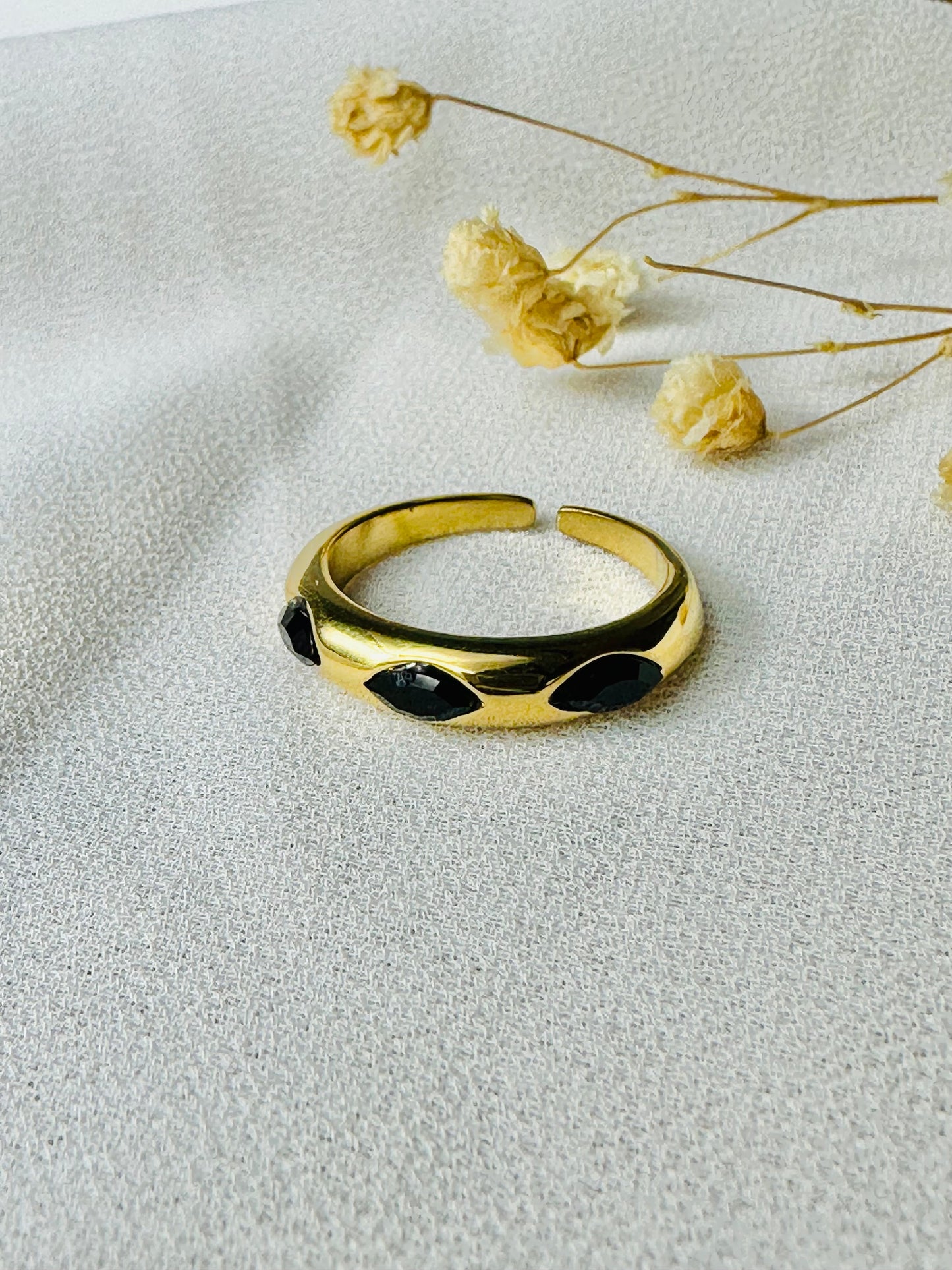 BRILLANCE NOIRE adjustable ring in stainless steel for women - golden ring with three black rhinestones - Gift idea - jewelry for women.