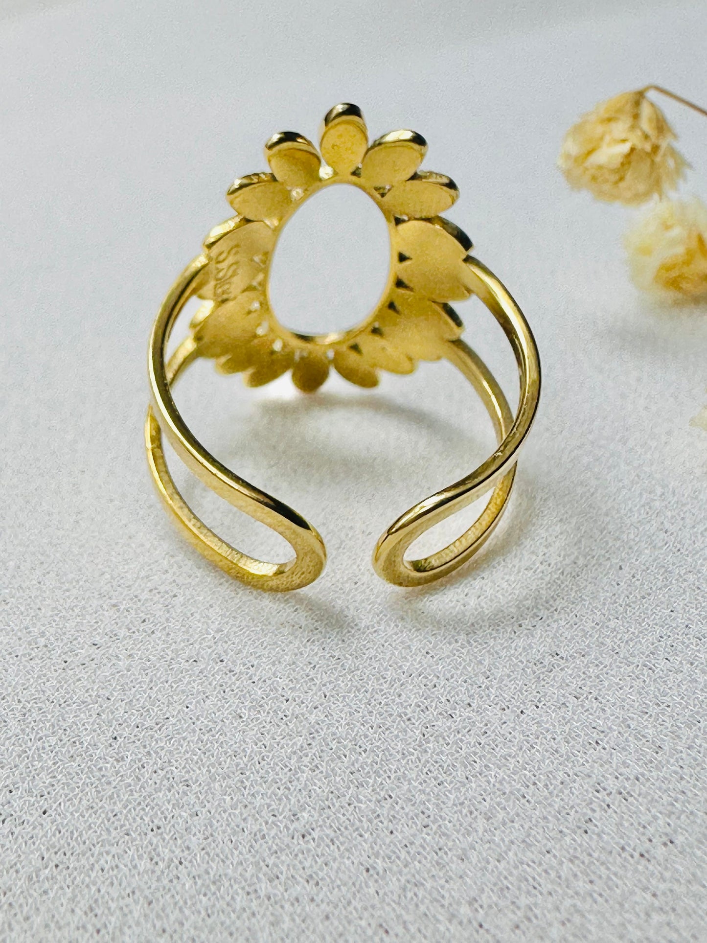 ELEGANCE adjustable stainless steel ring for women - oval ring in the shape of a colorful enamel flower - gift - jewelry for women.