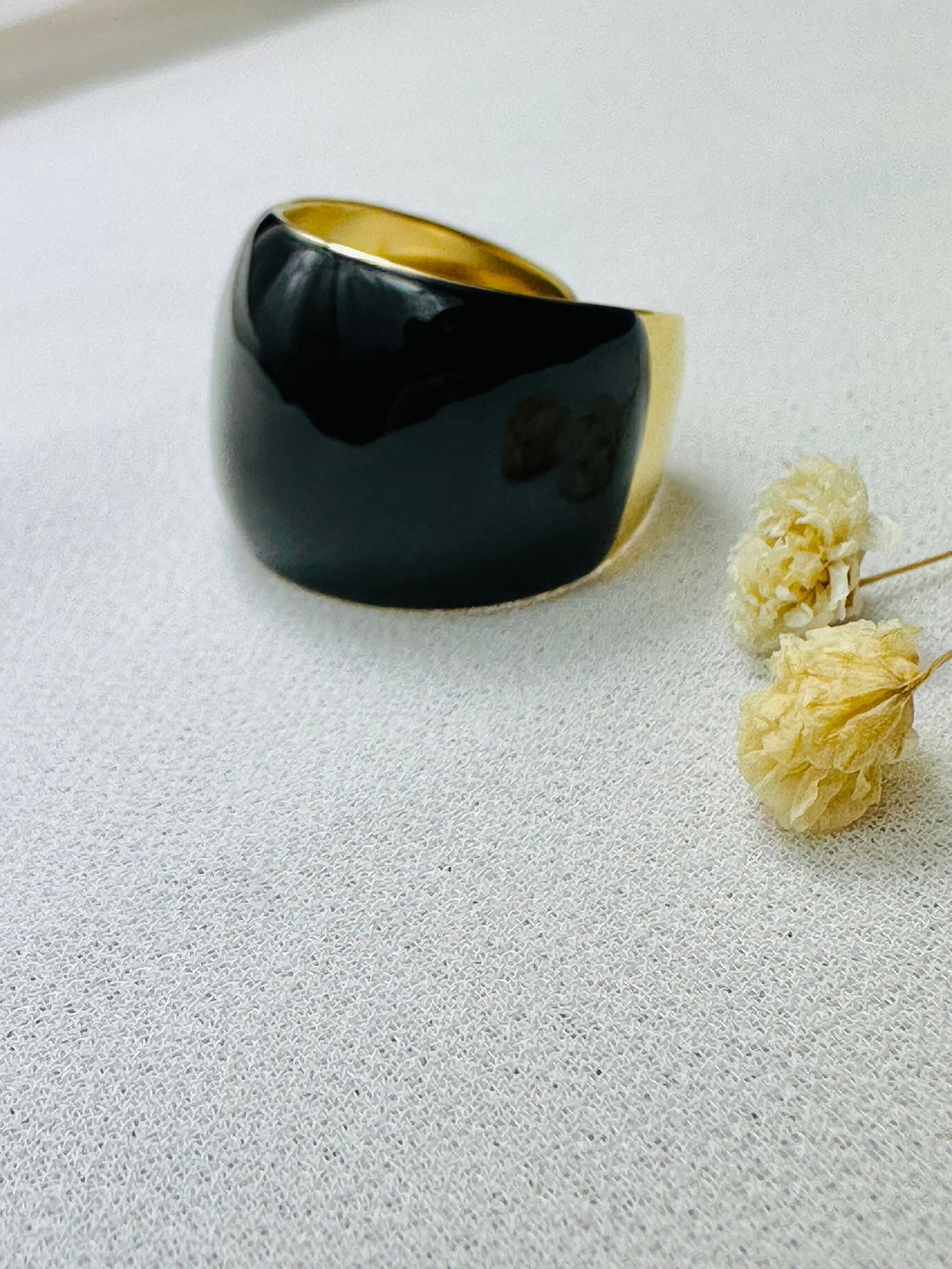Bague ajustable NORA en acier inoxydable pour femme - Email Noire - idée cadeau - bijoux pour femmes.