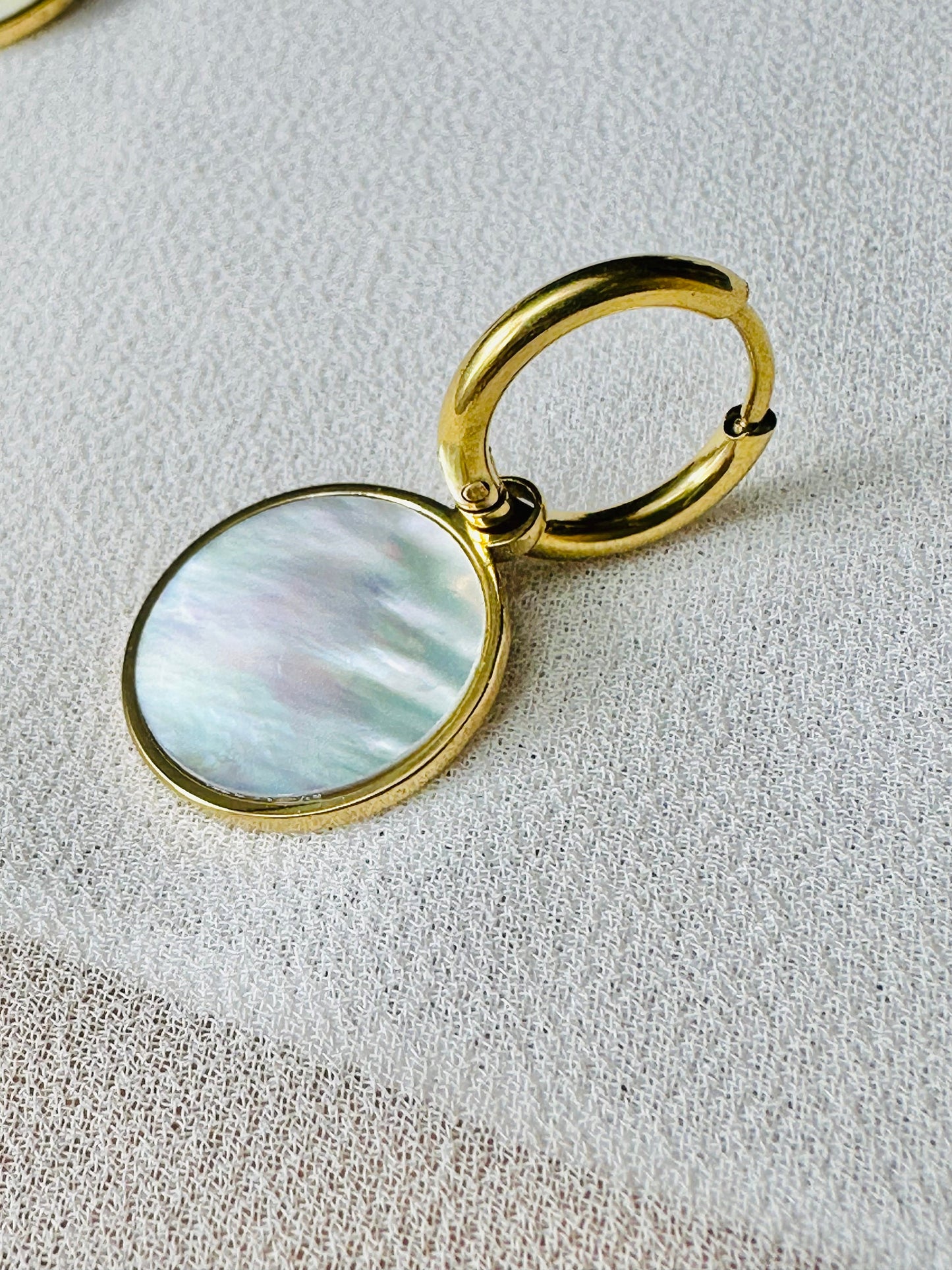 Mini créoles | Boucles d'oreilles Nacre