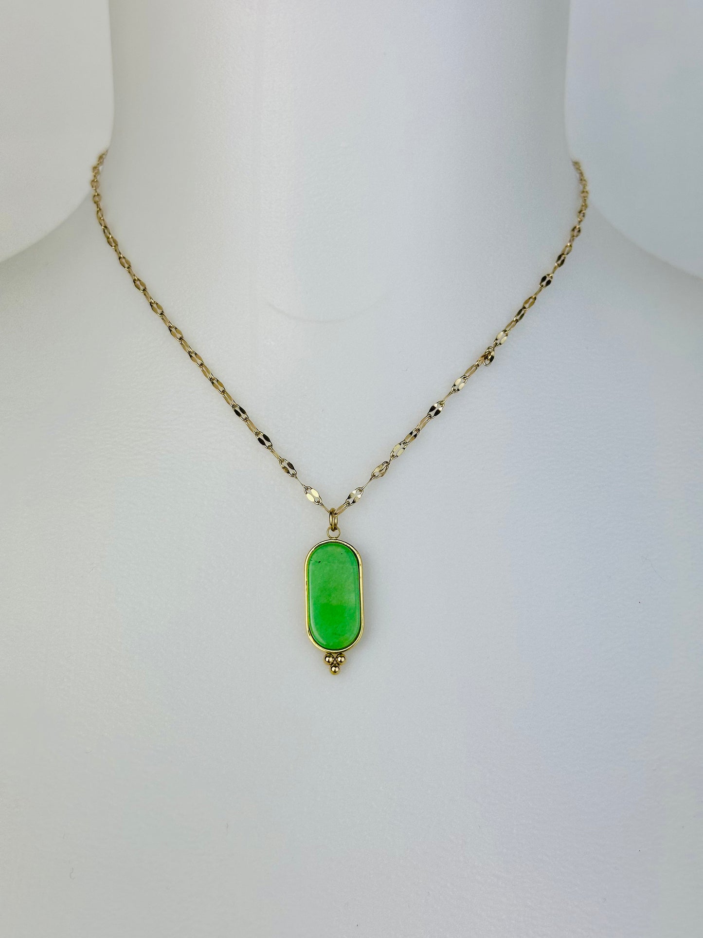 Collier AGATE VERTE, pendentif orné d'une pierre agate verte, chaîne dorée en acier inoxydable, Idée cadeau, Bijoux femmes.