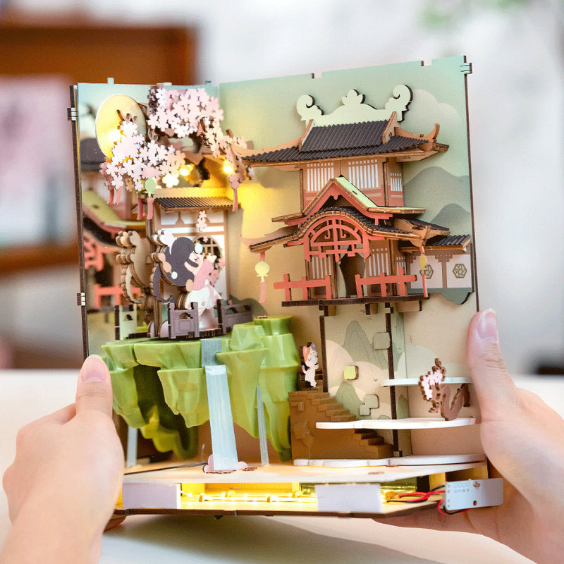 Book nook style japonais avec sakura, décoration d'étagère, miniature de bibliothèque, cadeau pour lui et elle.
