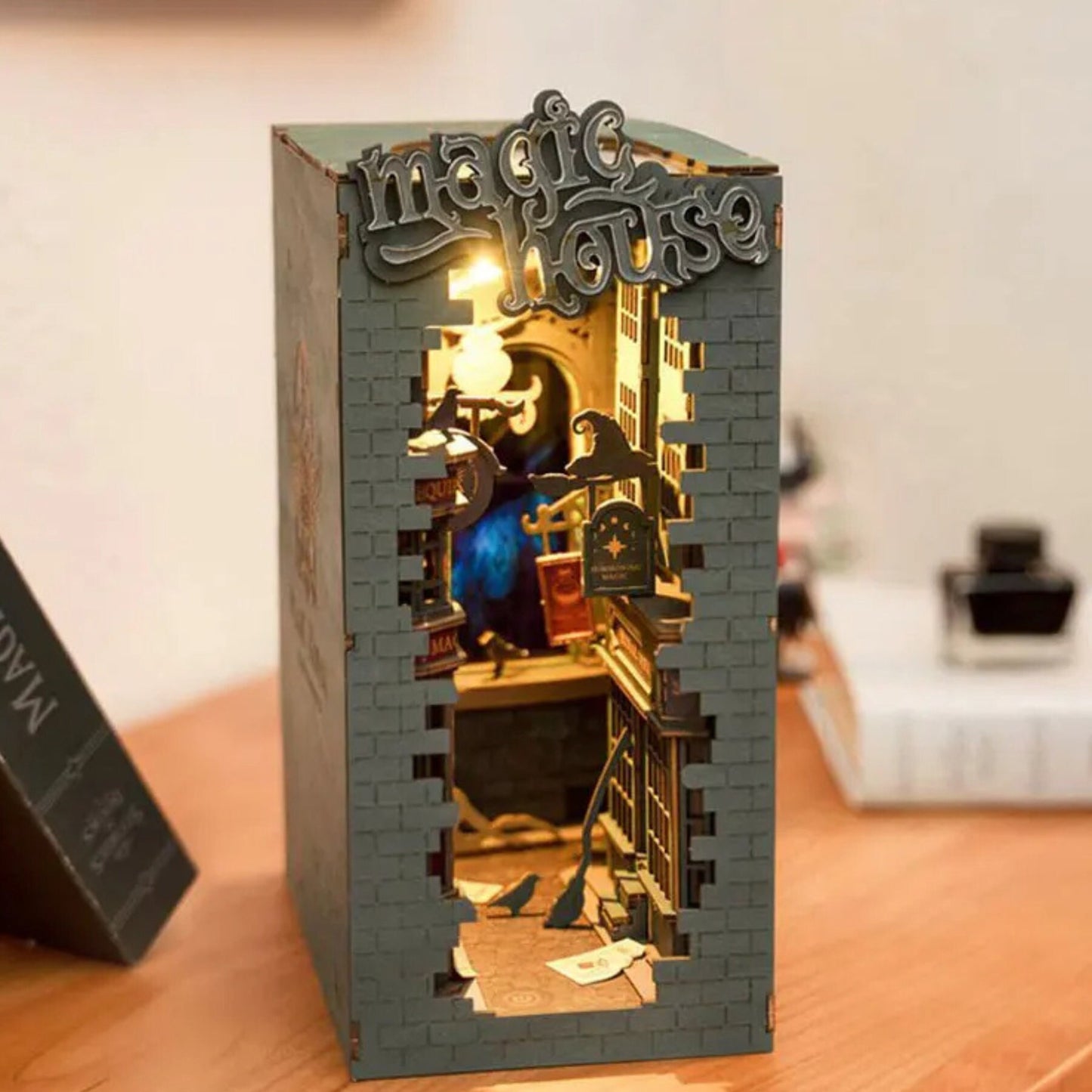 Book nook Enchantment House | Maison magique | Décoration d’étagère | Miniature en bois à assembler soi-même | Cadeau parfait pour lui et elle.