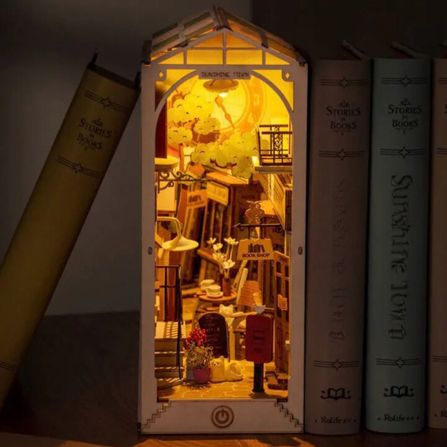 Book nook Petite ville japonaise cosy | Thème petite ville | Décoration d’étagère Sunshine Town | Miniature en bois à assembler soi-même | Cadeau pour lui et elle.