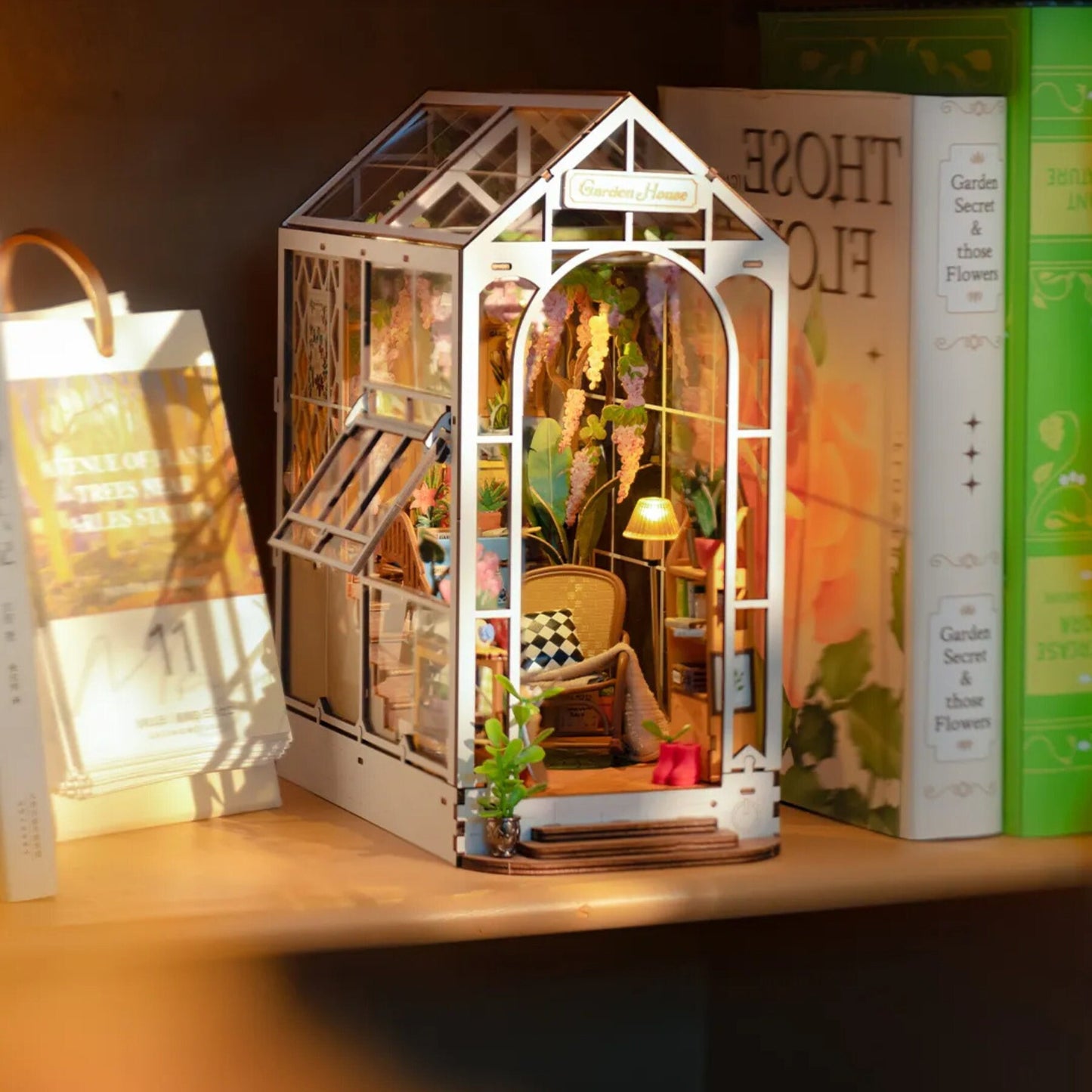 Book nook Kit Lovely Garden House | Décoration d’étagère | Serre-livres | Puzzle miniature 3D en bois à assembler soi-même | Décoration d’intérieur | Idée cadeau mignonne.