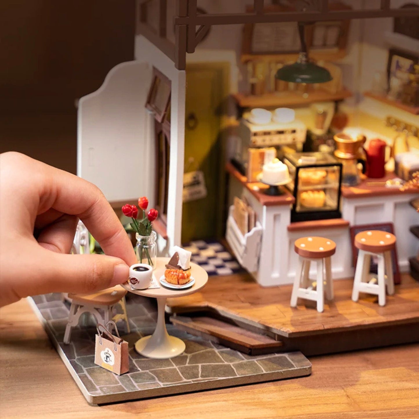 Tiny Coffee Shop – Décoration maison de poupée – Puzzle miniature 3D DIY charmant café en bois – Décoration intérieure – Cadeau pour ados et adultes – Cadeau de Noël