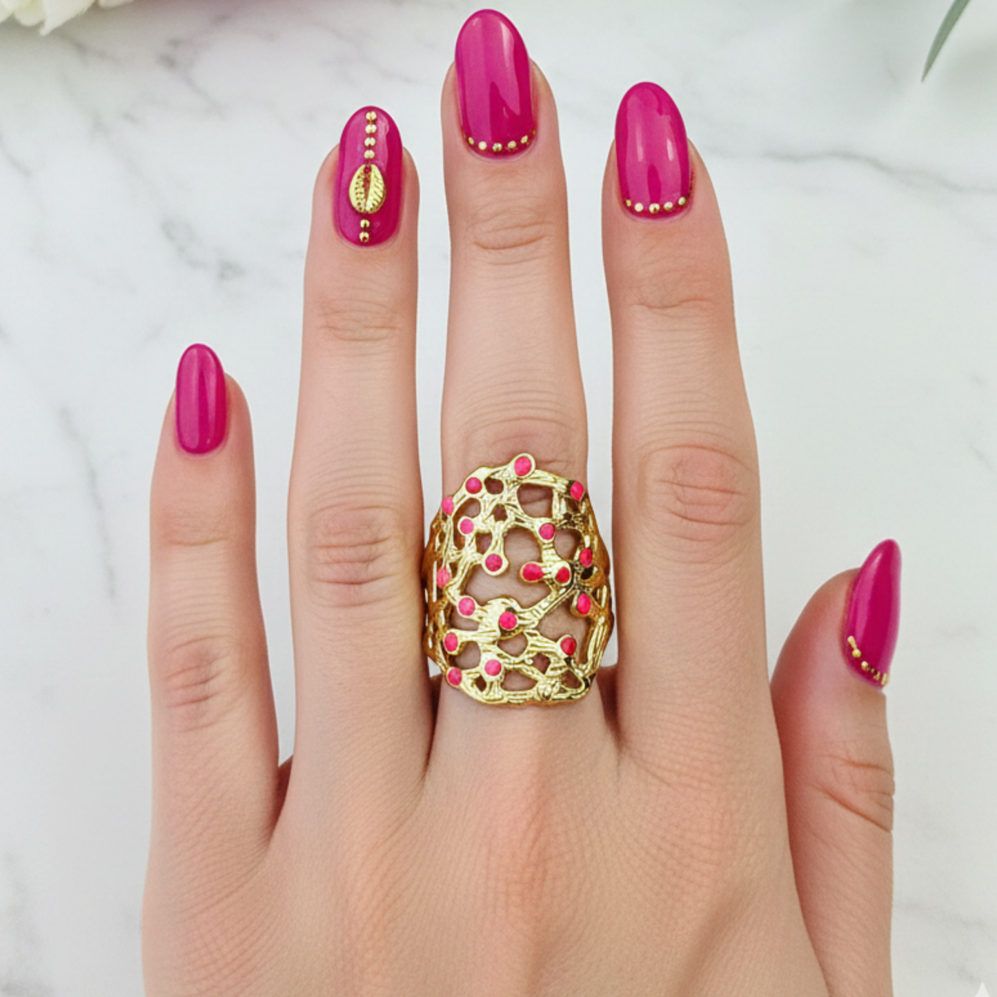 Verstellbarer CARAMELLA-Ring aus goldenem Edelstahl für Damen – Goldring aus rosafarbenem Harz – GeschenkideeRing