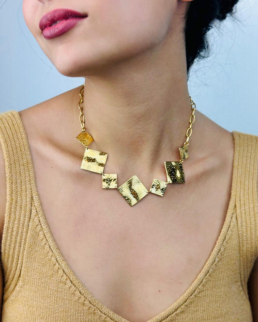 Collier CARRE