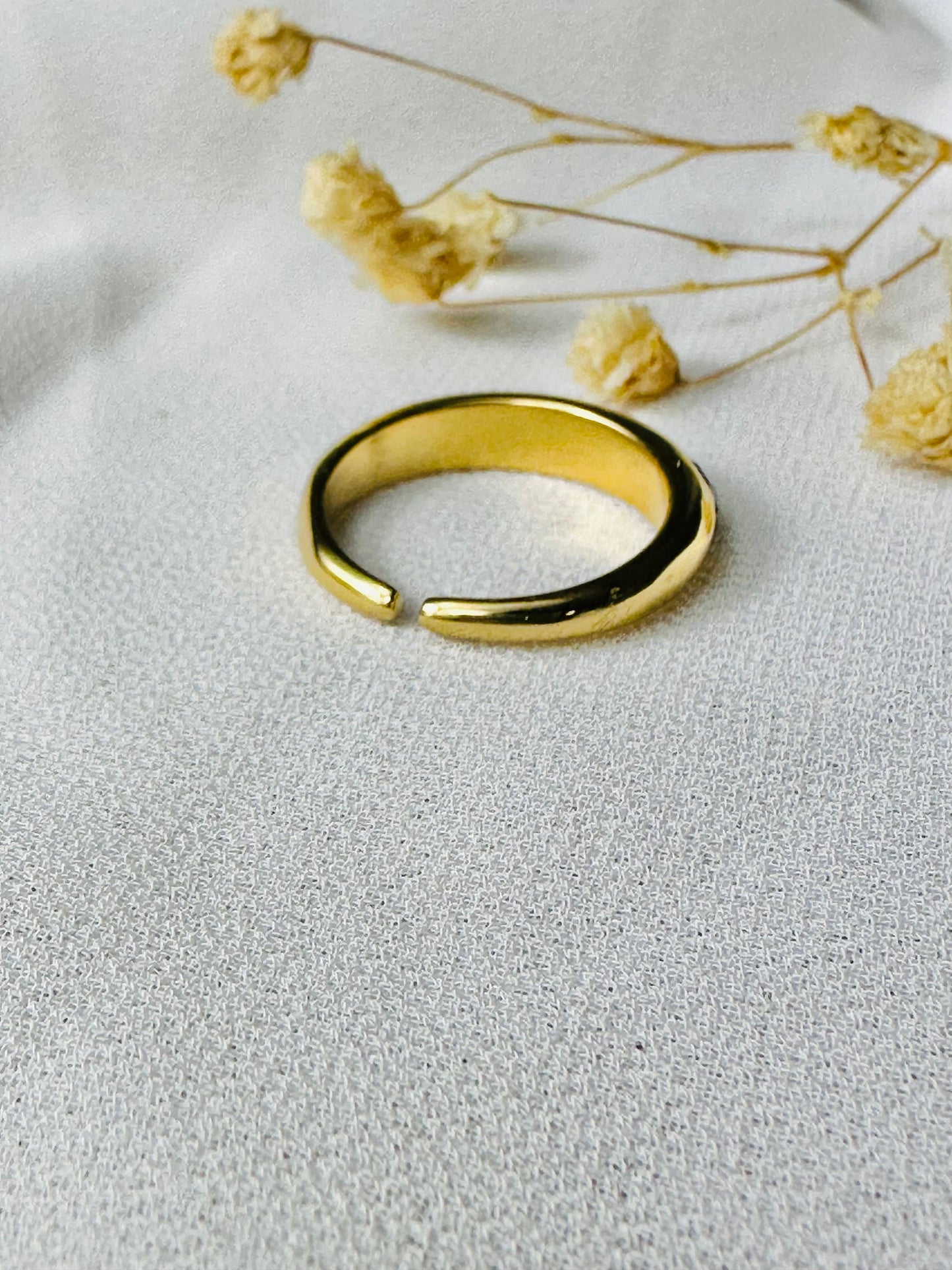 BRILLANCE NOIRE adjustable ring in stainless steel for women - golden ring with three black rhinestones - Gift idea - jewelry for women.