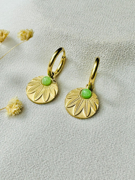 Mini créoles, Boucle d'oreilles en acier inoxydable pour femme - feuilles avec pierres rondes vertes - idée cadeau boho - bijoux femmes. boucles, boucles d oreilles, créoles, boucle d oreille, boucle d oreille femme, boucle d oreille anneau, bijou acier inoxydable, bijoux en acier inoxydable, bijoux inoxydables, bijoux acier inoxydable doré, site de bijoux acier inoxydable