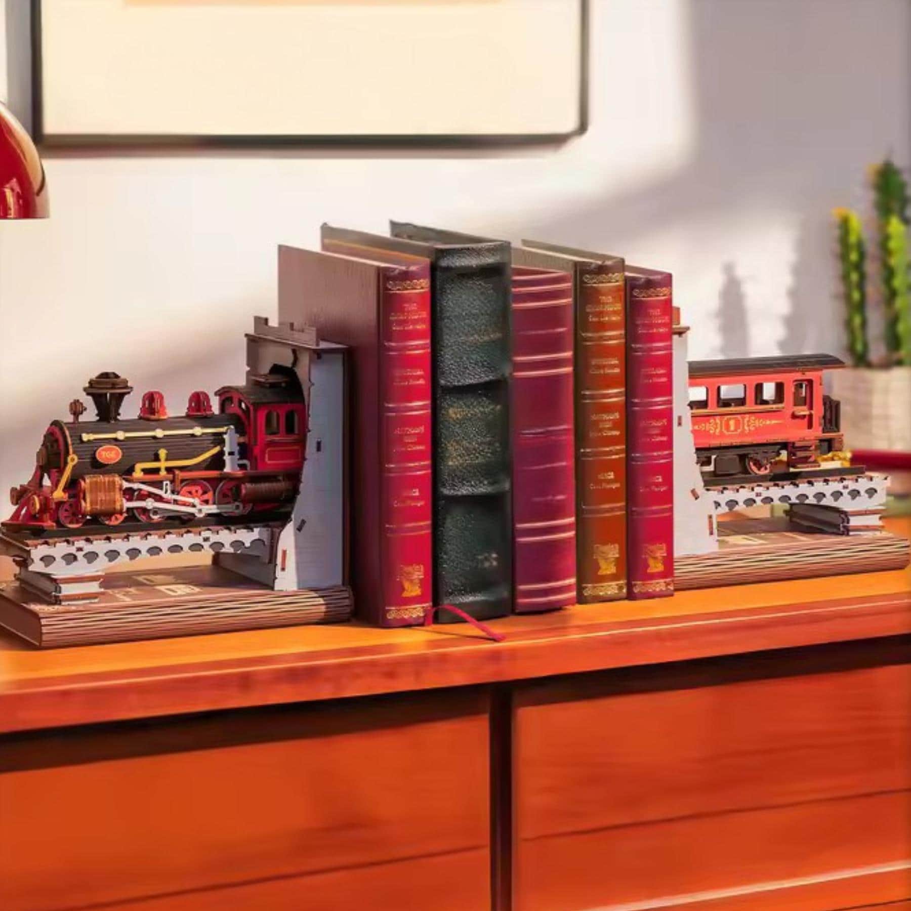 Retro Train Book Nook: DIY Wooden Bookshelf Decoration